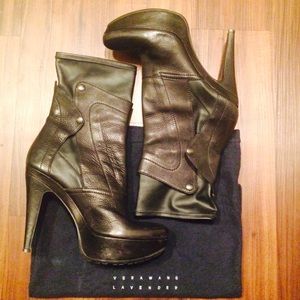 *Reduced* Sexy Booties by Vera Wang Lavender