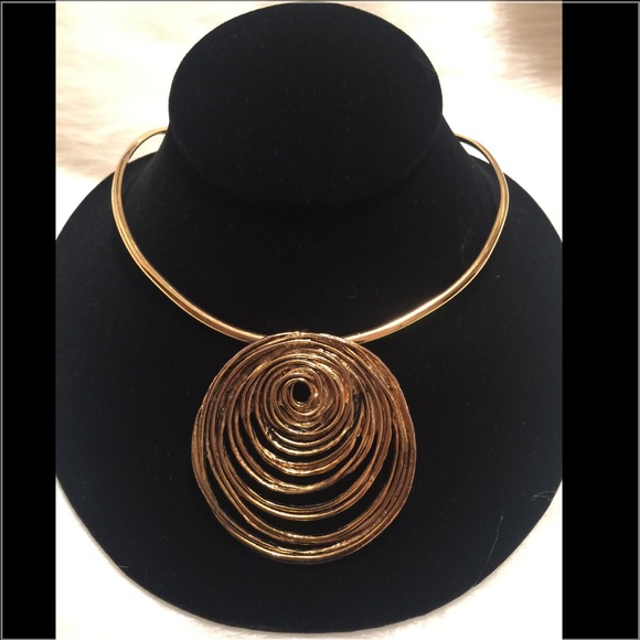 Ashley Stewart Jewelry - 🍀Gold Necklace W/Chunky Round Charm🍀