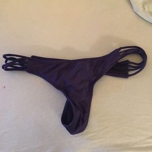 Thong bikini bottoms