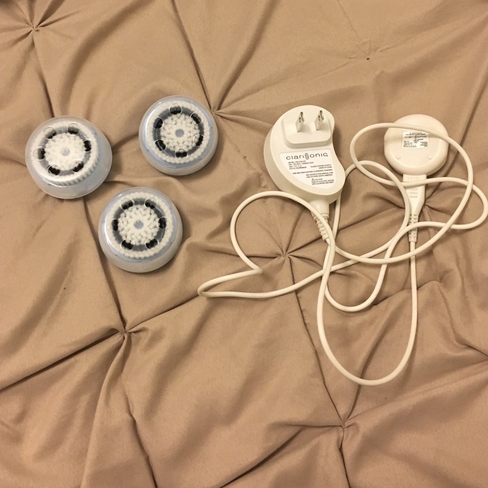 Clarisonic Mia 2 charger & replacement heads
