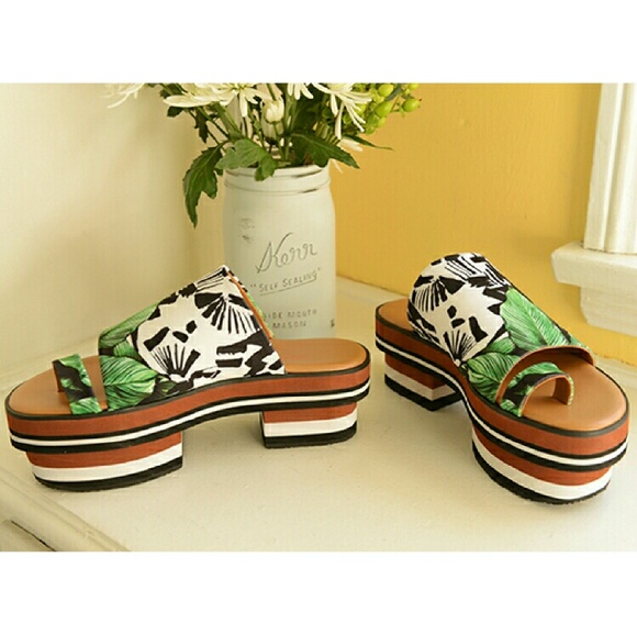 ONE LEFT: Nature's Divide Neoprene Sandals - Picture 2 of 4