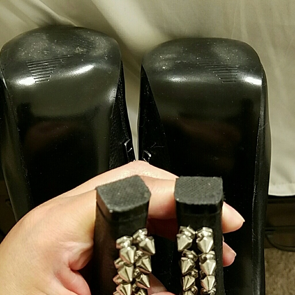 Shoes - Picture 4 of 4