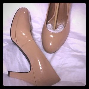 Nude Clarks pumps