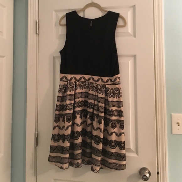 Dress - Picture 4 of 4