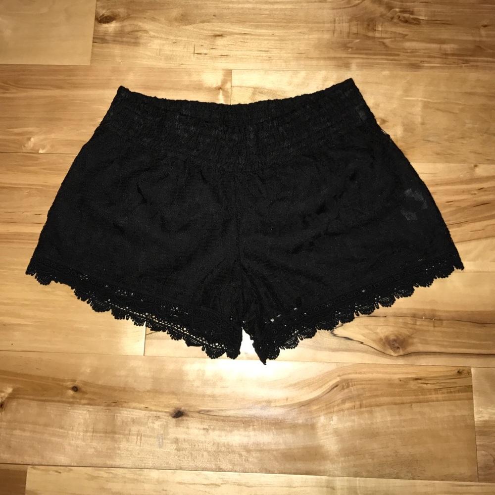 Cute 💝 shorts size S. Black lace and never worn.