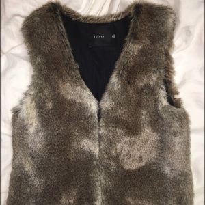 Aritzia XS FAUX fur vest