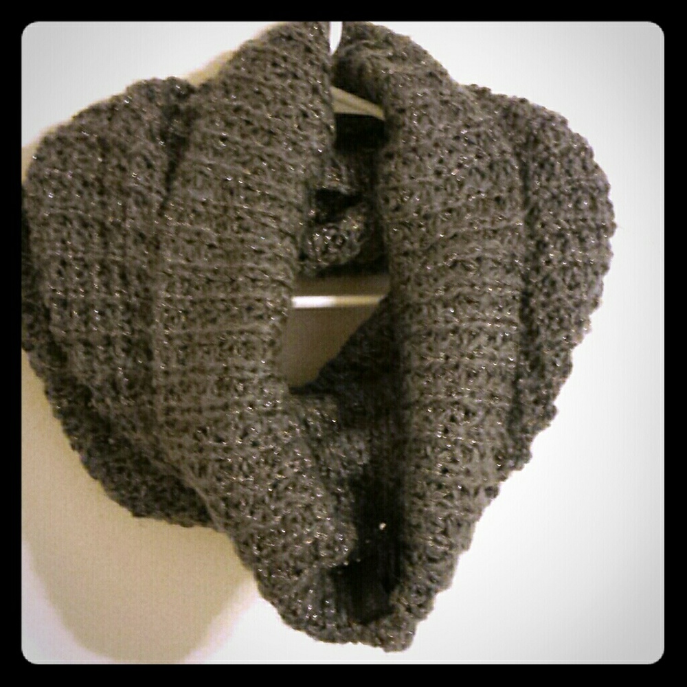 Steve Madden tube scarf