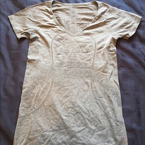 Lululemon run swiftly tech v neck shirt