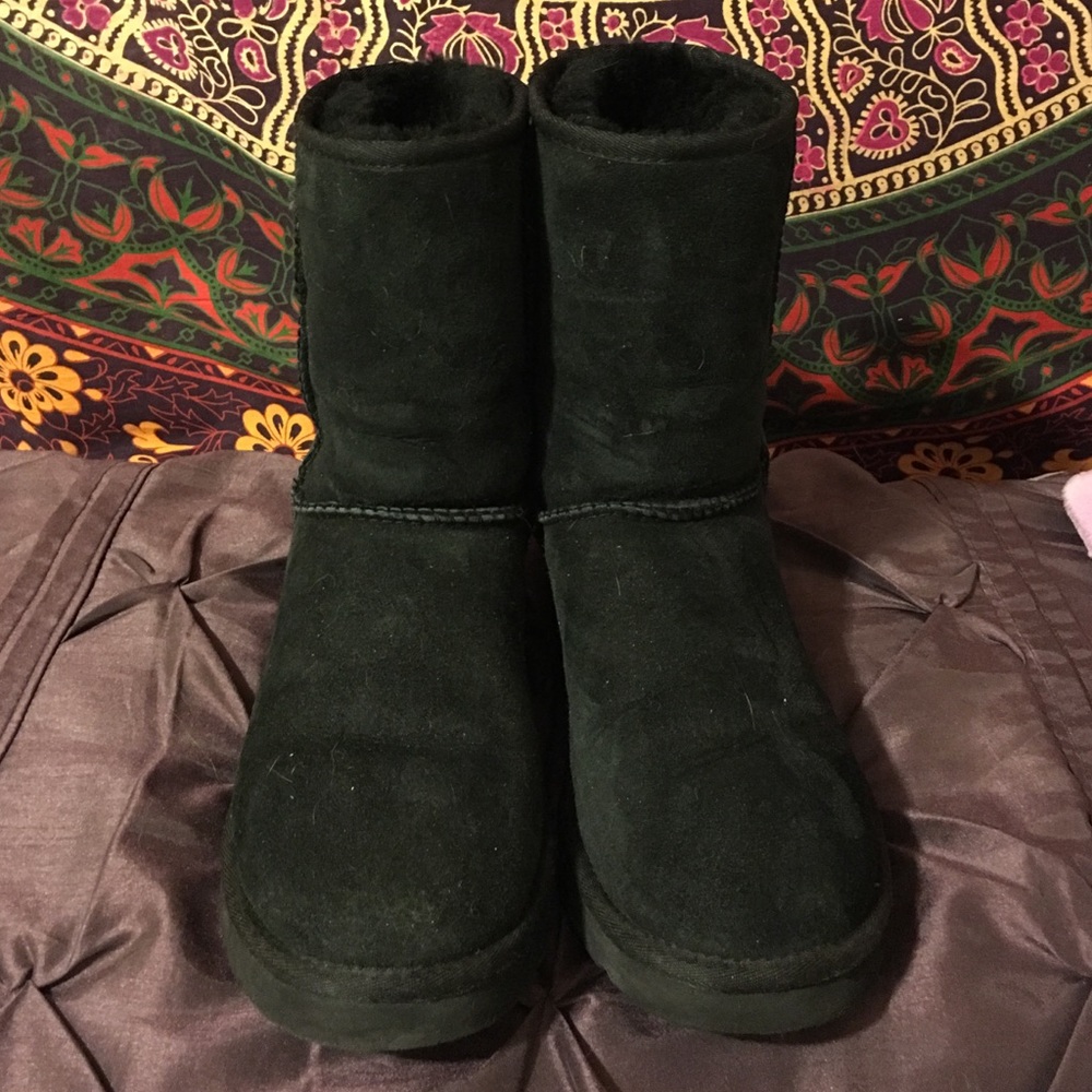 UGG -Classic Short size 10