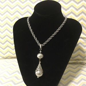 Monet pendant and chain