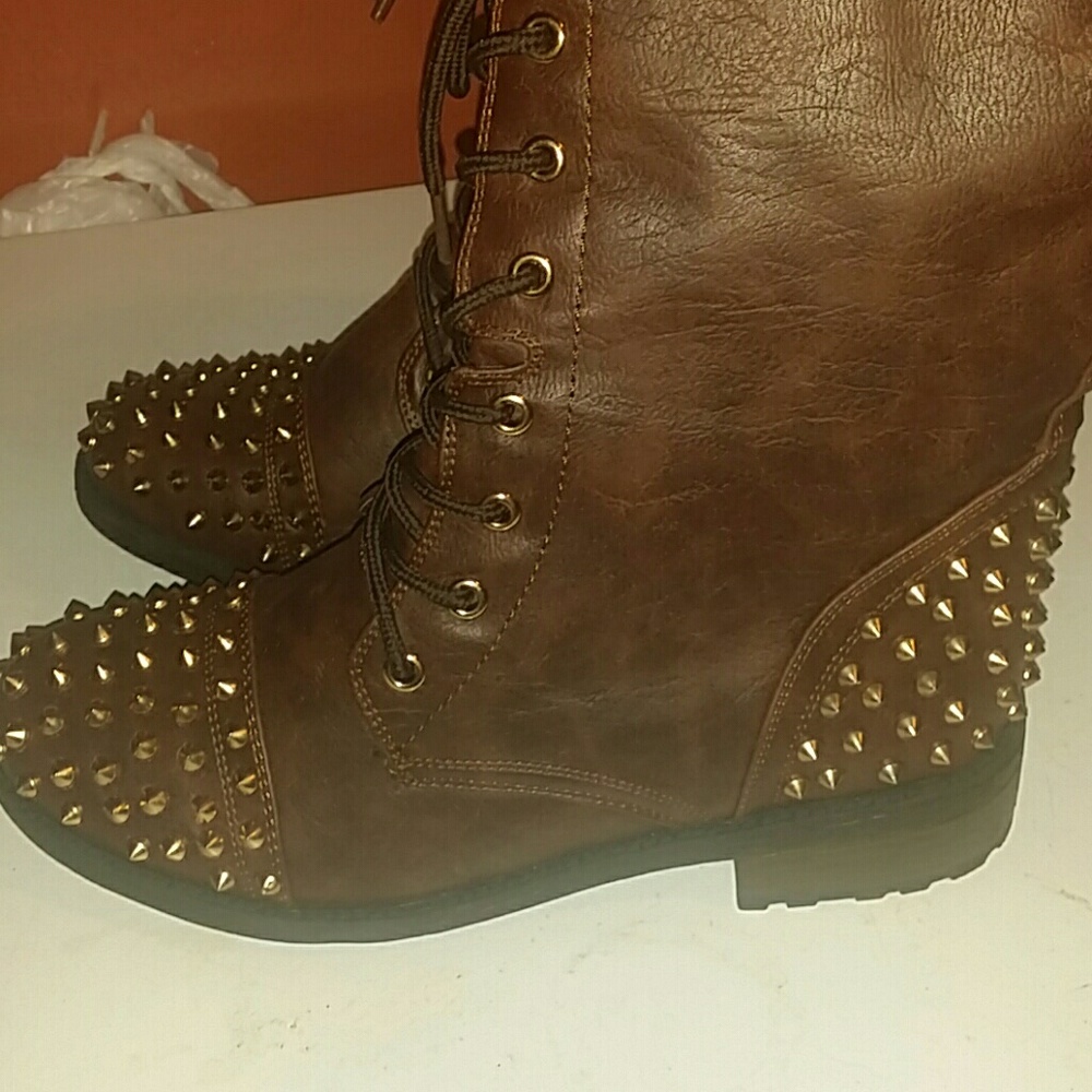 Boots - Picture 2 of 4