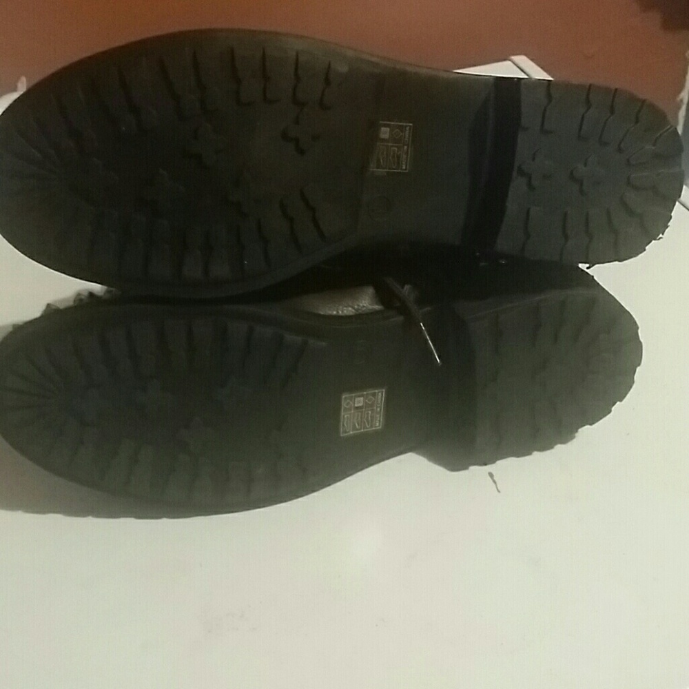 Boots - Picture 3 of 4