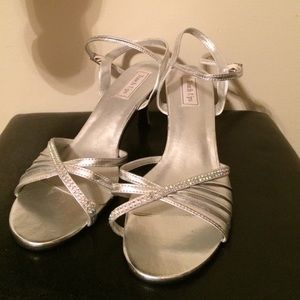 Silver heels 12w jeweled