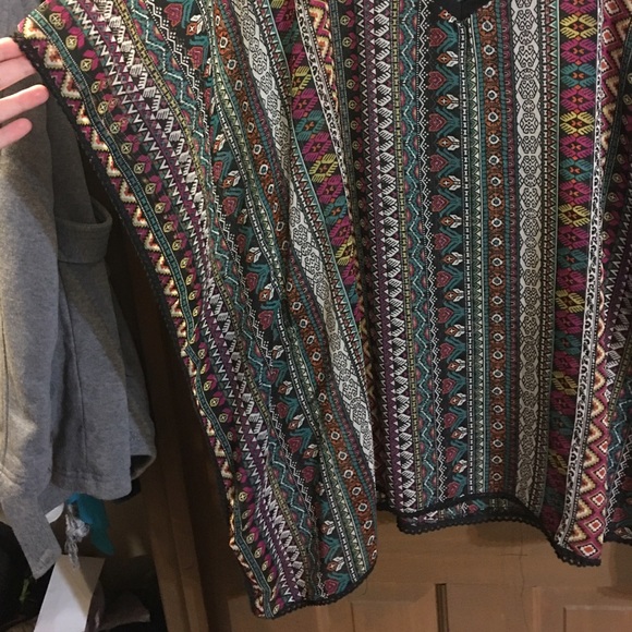 Tribal/ Aztec print blouse - Picture 2 of 3