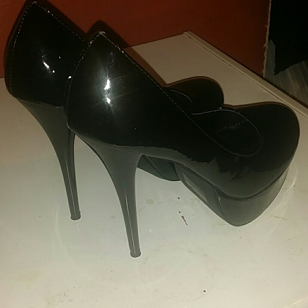 Shoes - Picture 2 of 3