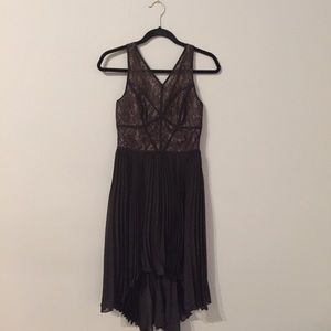 BCBG Black Lace Pleated Sleeveless Dress / Size 0