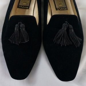 VINTAGE VELVET LOAFERS
