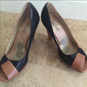 Kenneth Cole Reaction Size 7 pumps
