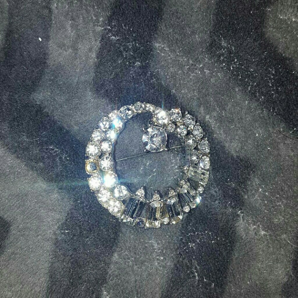 Rhinstone brooch
