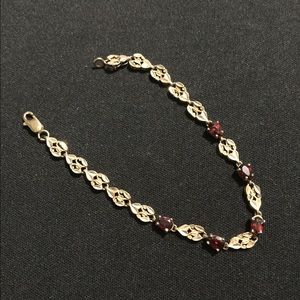 Gold Bracelet with Garnet stone