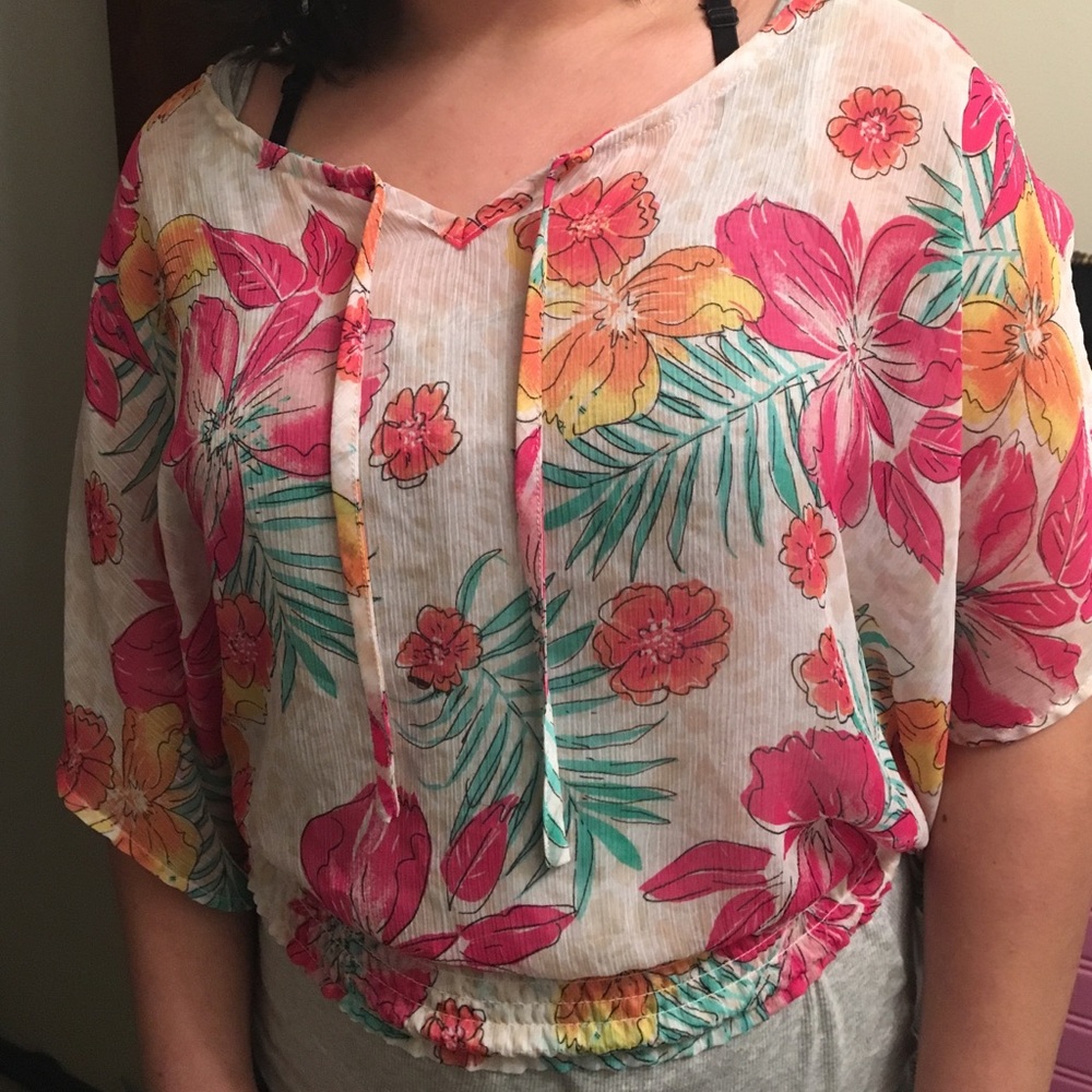Cute shoulder cut. Floral design.