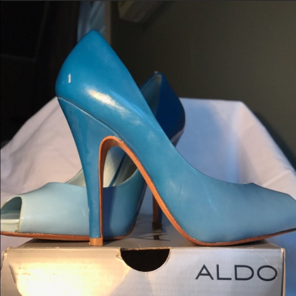Aldo faded blue peep toe heels