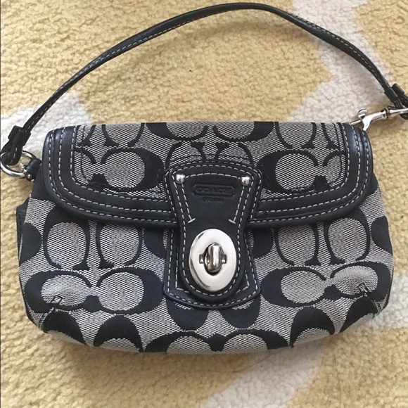 Handbags - Coach wristlets