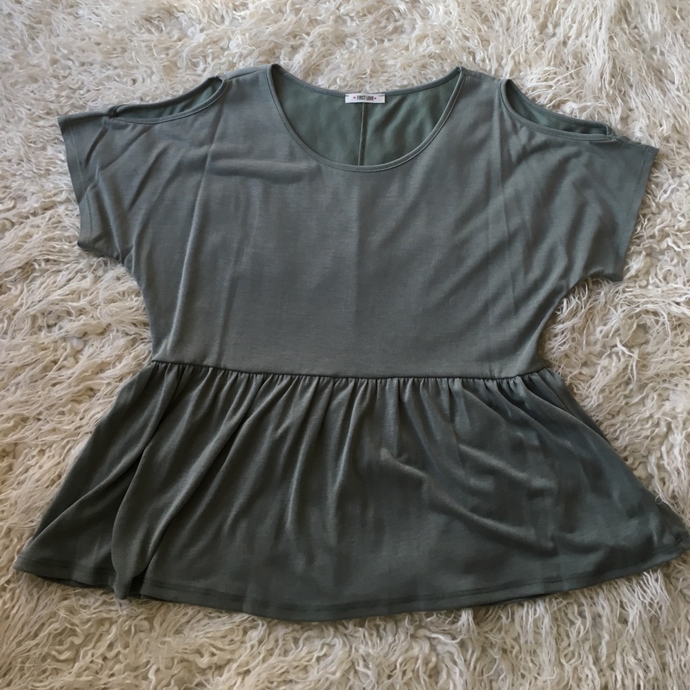 ❤️Vanessa Peplum Blouse with shoulder slit in Sage - Picture 4 of 5
