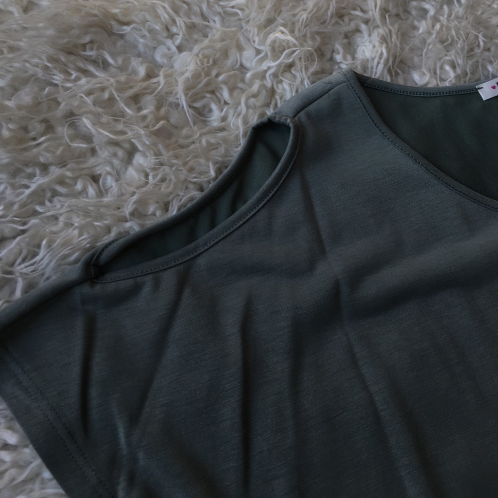 ❤️Vanessa Peplum Blouse with shoulder slit in Sage - Picture 5 of 5