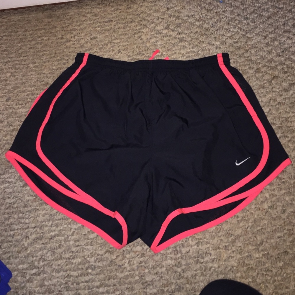 Women's Nike tempo shorts