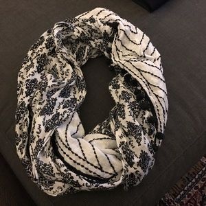 Loft black and white circle scarf