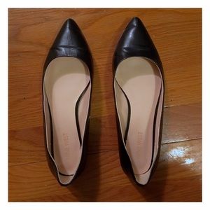 SOLD 😱 Nine West Flat