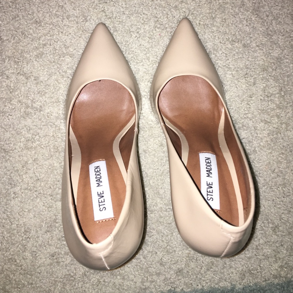Gently Worn Steve Madden Nude Pumps