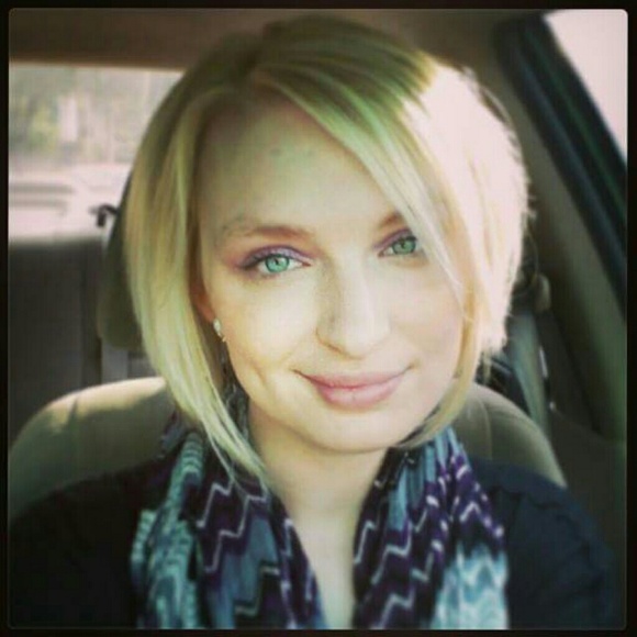 Meet your Posher, Britt - Picture 2 of 3