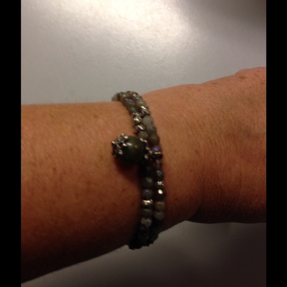 SOLD. Labradorite single strand bracelet - Picture 2 of 2