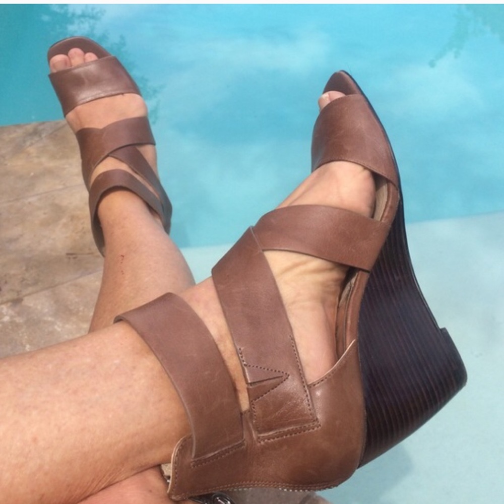 Leather sandals so good with your Michael Kors bag