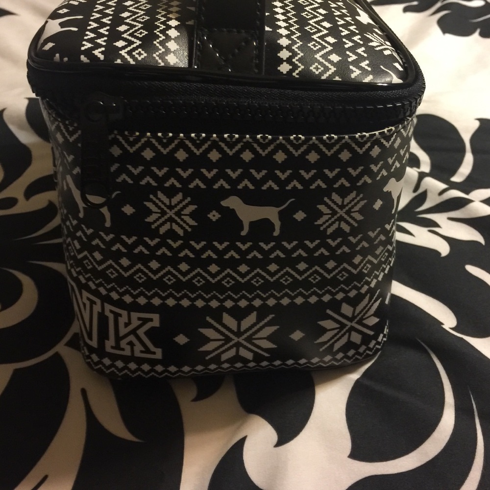 New Victoria's Secret PINK Bag!! - Picture 3 of 4
