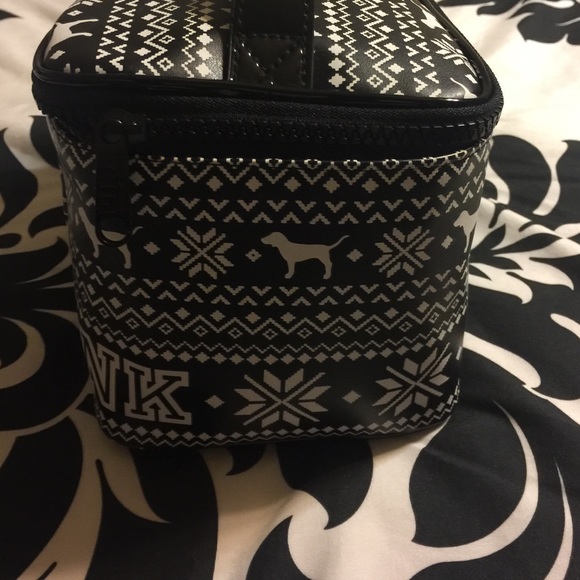 New Victoria's Secret PINK Bag!! - Picture 3 of 4