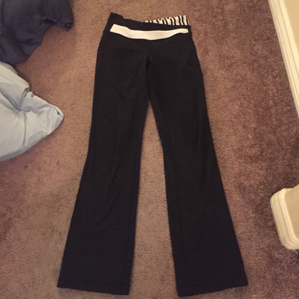 Size 4 black lulu lemon yoga pants!