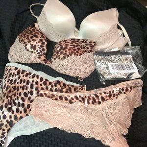 Victorias secret bra wardrobe bras/panties 32 B/M