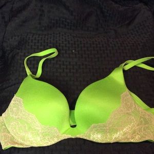 VS Incredible Bra 32 B in Kiwi