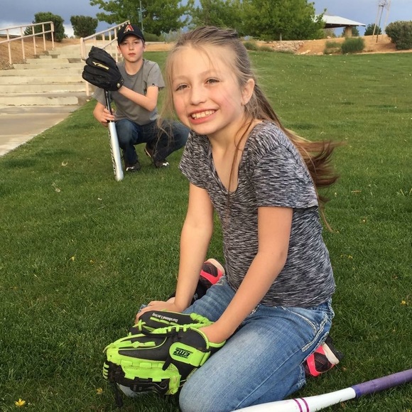 ❄️✨Welcome to Renee's Closet✨❄️ - Picture 3 of 16