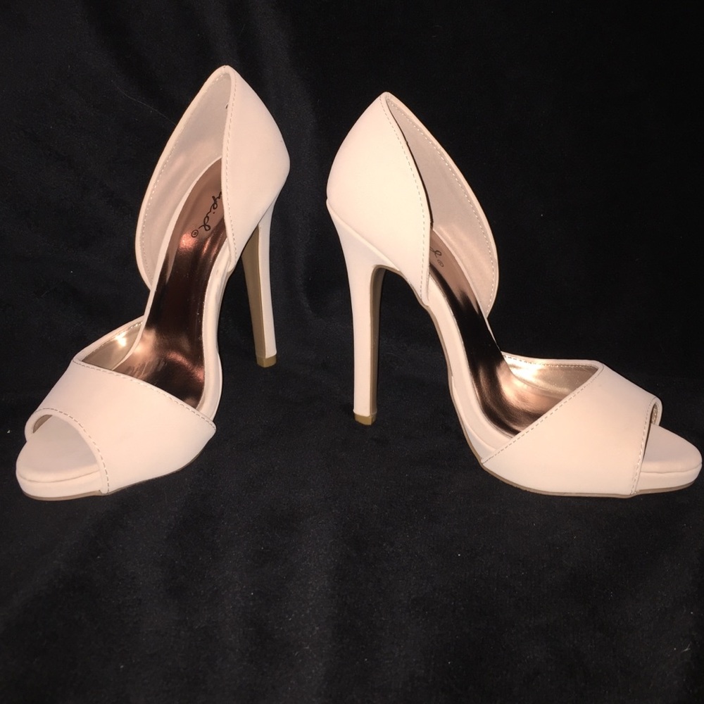Brand New Qupid Nude Heels