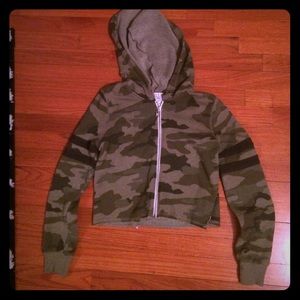 Billabong camouflage crop style zip up hoodie S