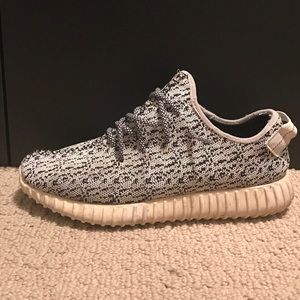 Yeezy "Turtle Dove" size 10