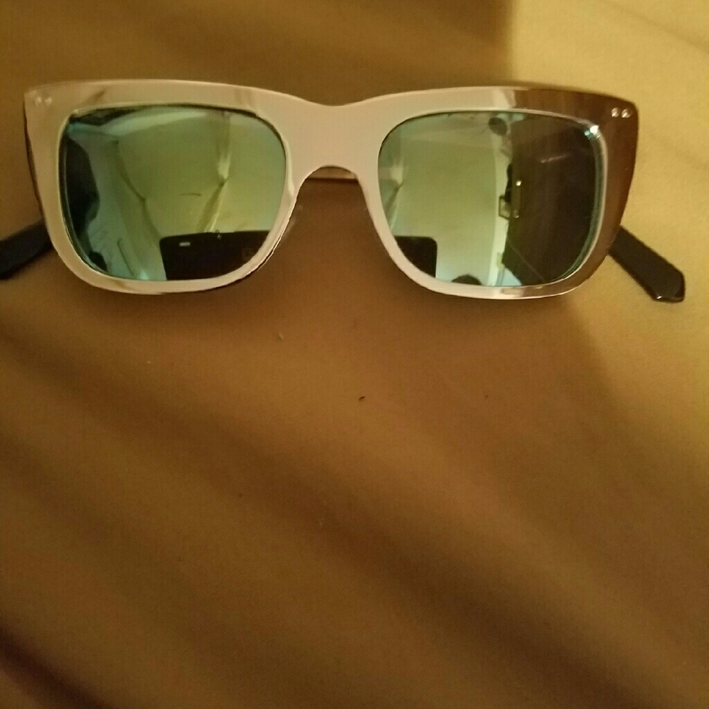 Sunglasses with Mirror Tint