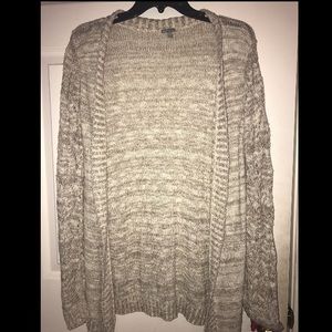 CHARLOTTE RUSSE long creme-white knitted cardigan