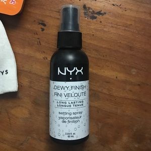 NYX Setting Spray (Dewy Finish)