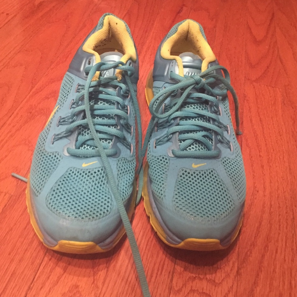 Woman's Nike air Max's size 10