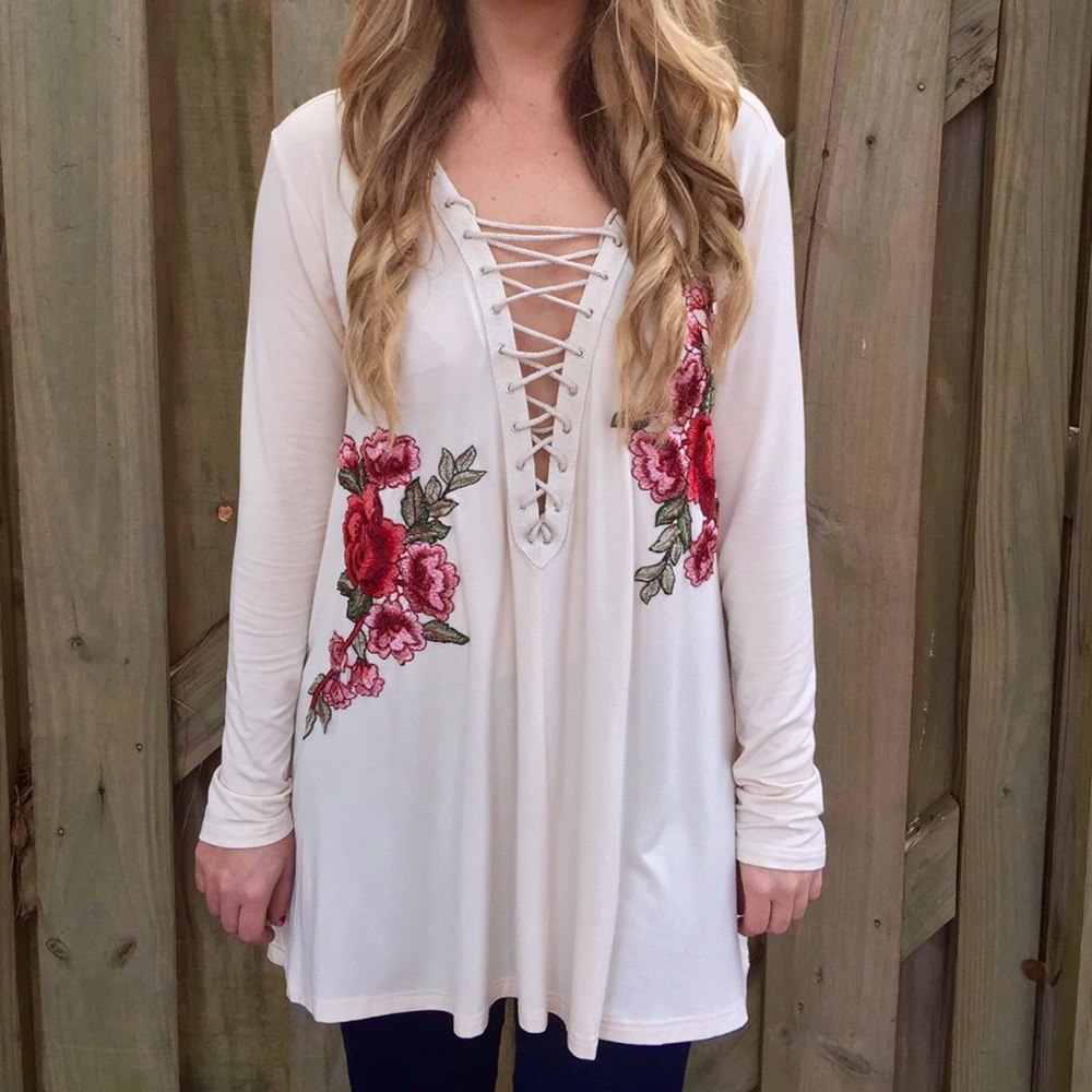 Embroidered lace up top - Picture 3 of 3